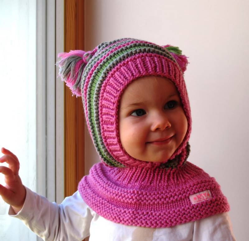 Merino Balaclava Wintermütze, Rosa Baby/ Kleinkind/ Kinder Kapuzenmütze Mit Pom Poms. Größe 6-12M/1-3-6-10 Jahre von NesyBaby