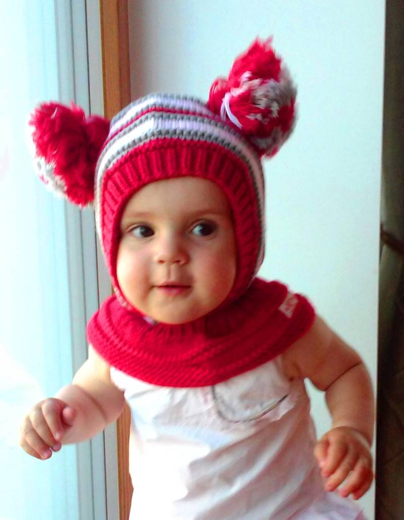 Merinowolle Rotes Baby Mädchen Balaclava, Gestrickte Hoodie Mütze Mit Pom Poms, Waldorf Mütze. Größe 6-12 M/1-3-6-10 Jahre von NesyBaby