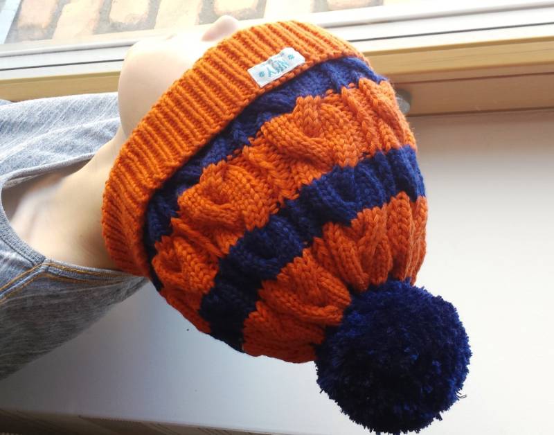 Orange & Marineblaue Handgestrickte Merinomütze Für Kinder, Jugendliche/ Erwachsene. Wollseil Strick Pom Beanie. Größen 1-2-4-6-10+ Jahre von NesyBaby