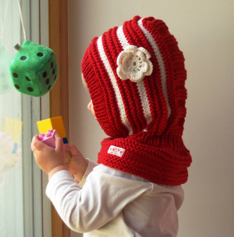 Rote Merino Baby Mädchen Balaclava, Hand Gestrickte Hoodie Mütze Mit Blume, Waldorf Mütze, Andere Farben Verfügbar von NesyBaby