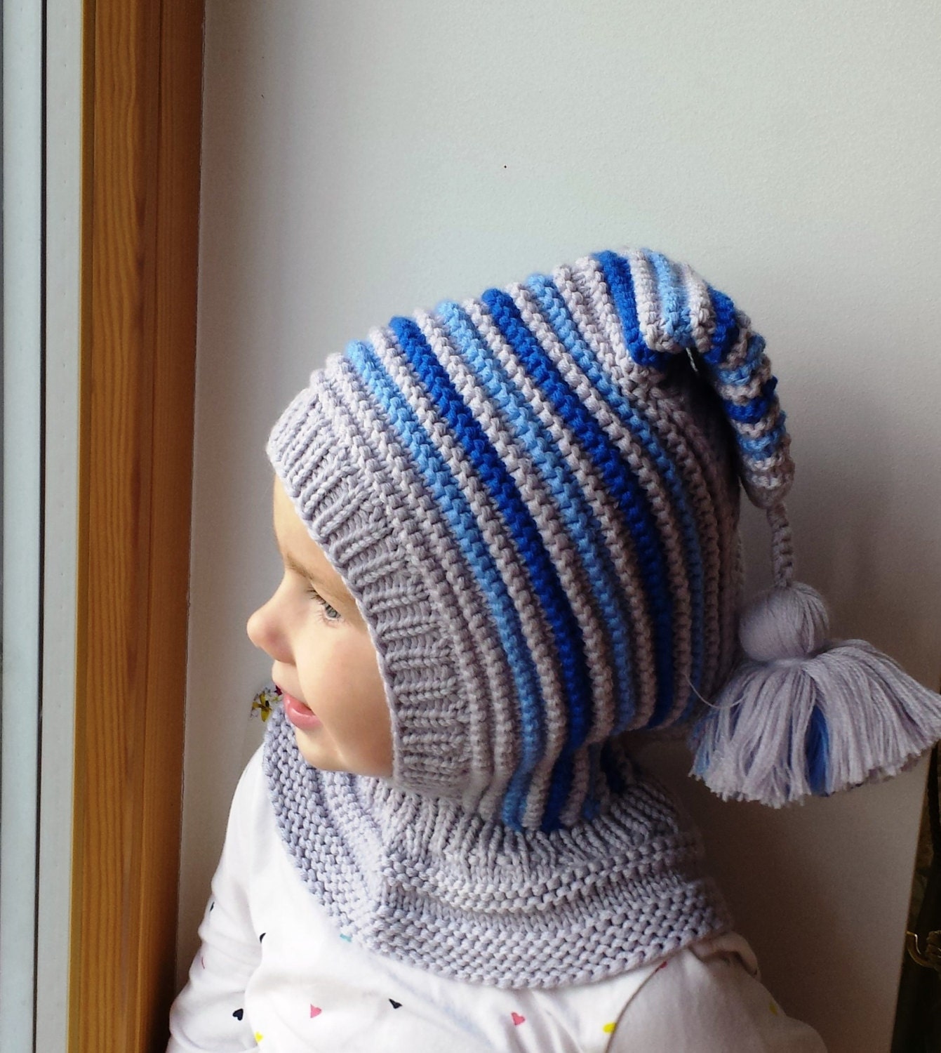 Silbergrauer Elfenhut Mit Pom Tail, Strick Balaclava Für Baby, Kleinkind, Junge. Größe 6-12M/1-3-6-10 Jahre von NesyBaby