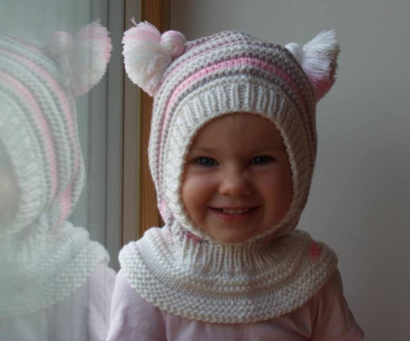 Weißes Rosa Baby, Balaclava Wintermütze Für Kleinkinder, Kapuzenmütze Mit Pom Poms. Größe 6-12M/1-3-6-10 Jahre von NesyBaby