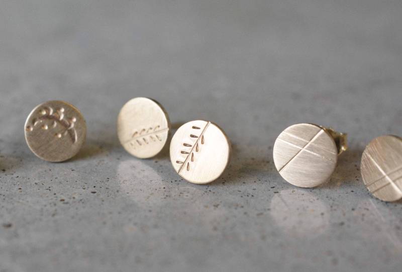 14K Gold Ohrstecker, Minimalist Massiv Gelbgold Frauen Netamit von NetAmitJewelry