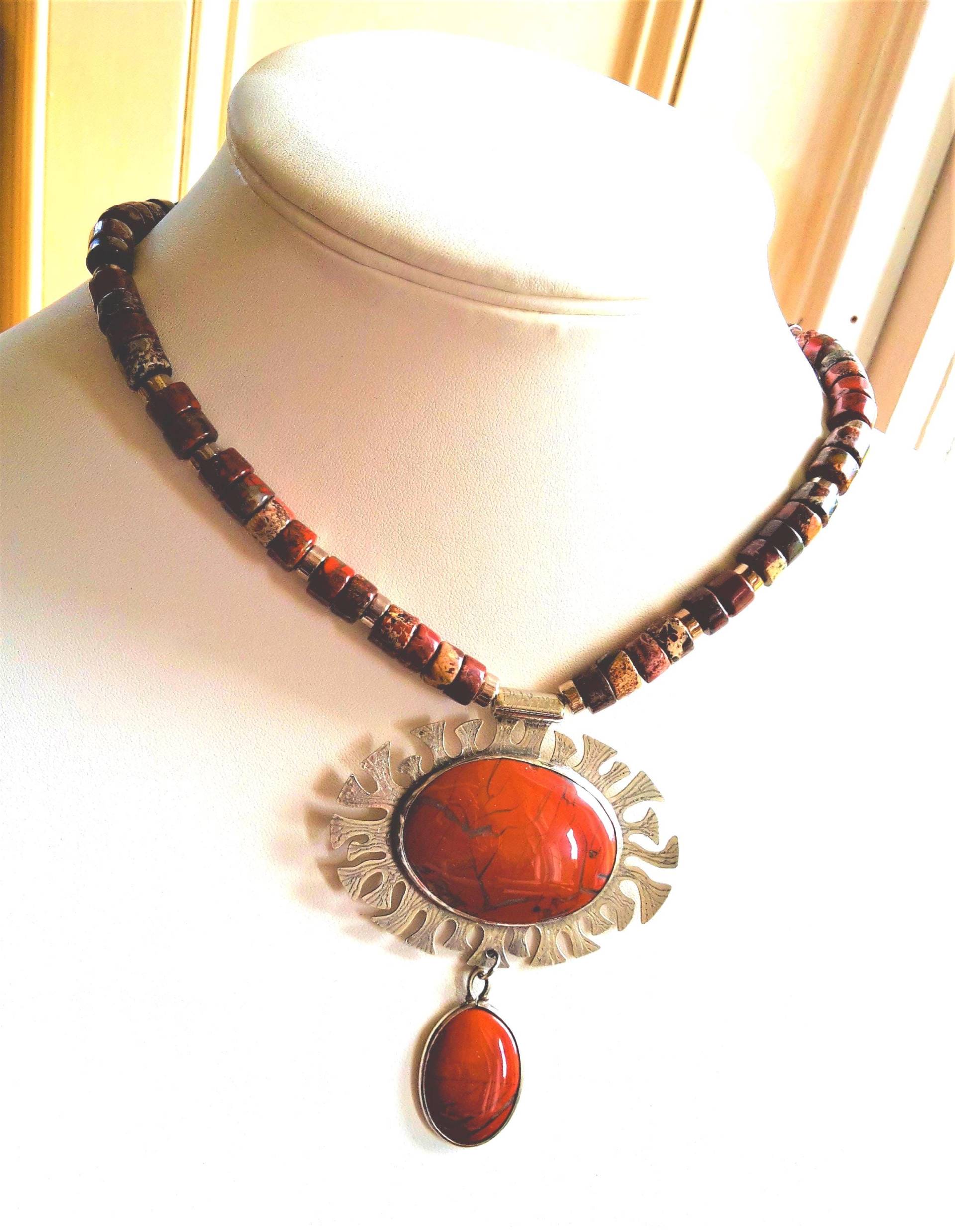 Roter Jaspis Und Silber Flechte Zweig Anhänger Halskette Roter Jaspis Und Silber Flechte Zweig Anhänger Halskette von NetherwoodJewelry