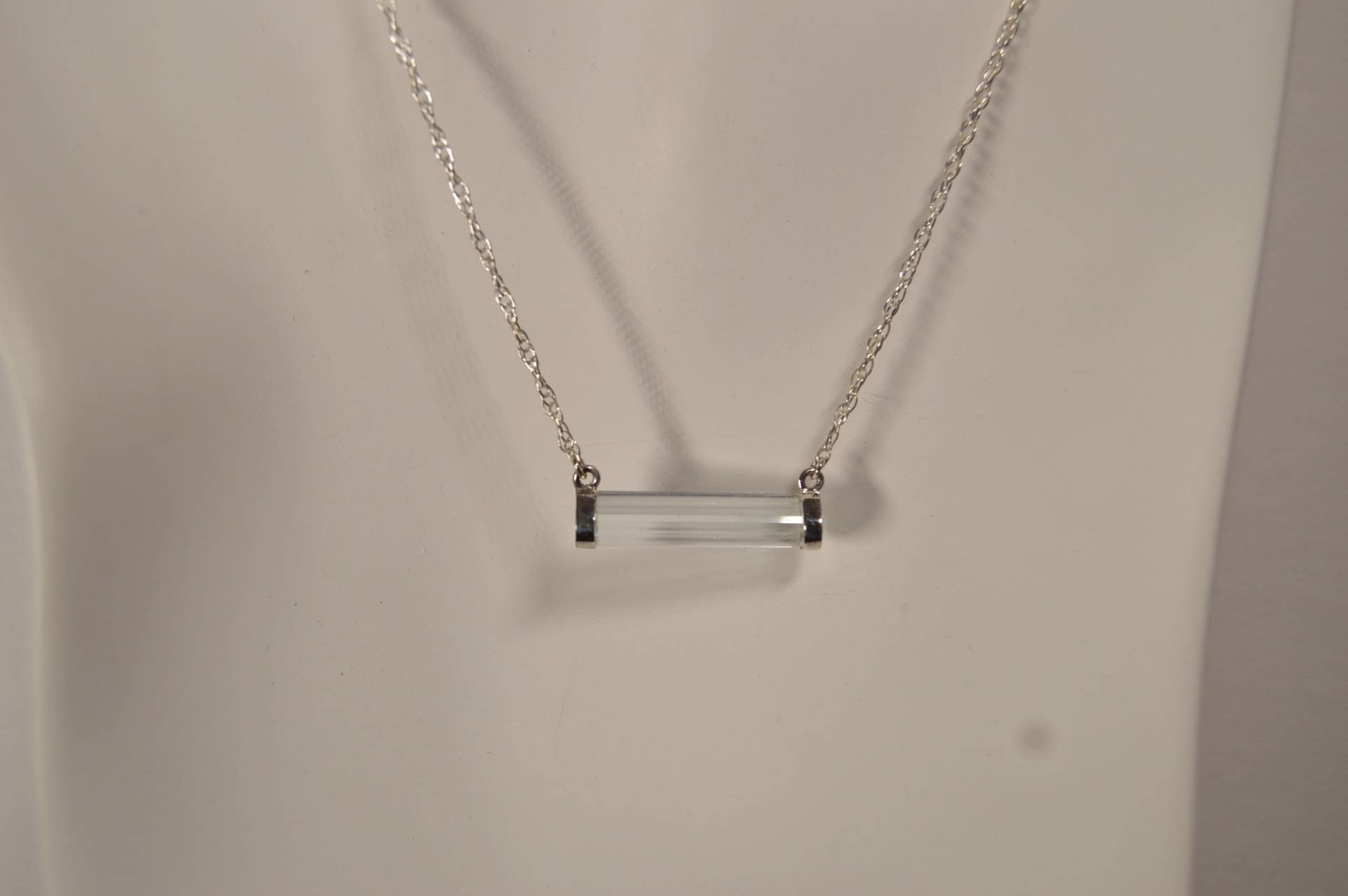 Aquamarin Kristall Halskette von NethpriyaGemsJewelry