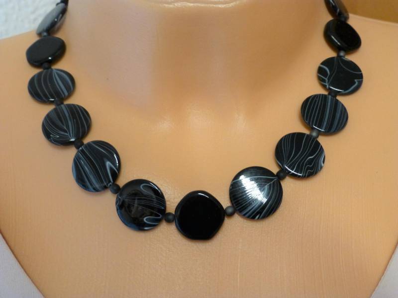 Collier Perlmutt-Münzen Schwarz-Grau Marmoriert, Perlmuttkette von NettesSchmuckshop