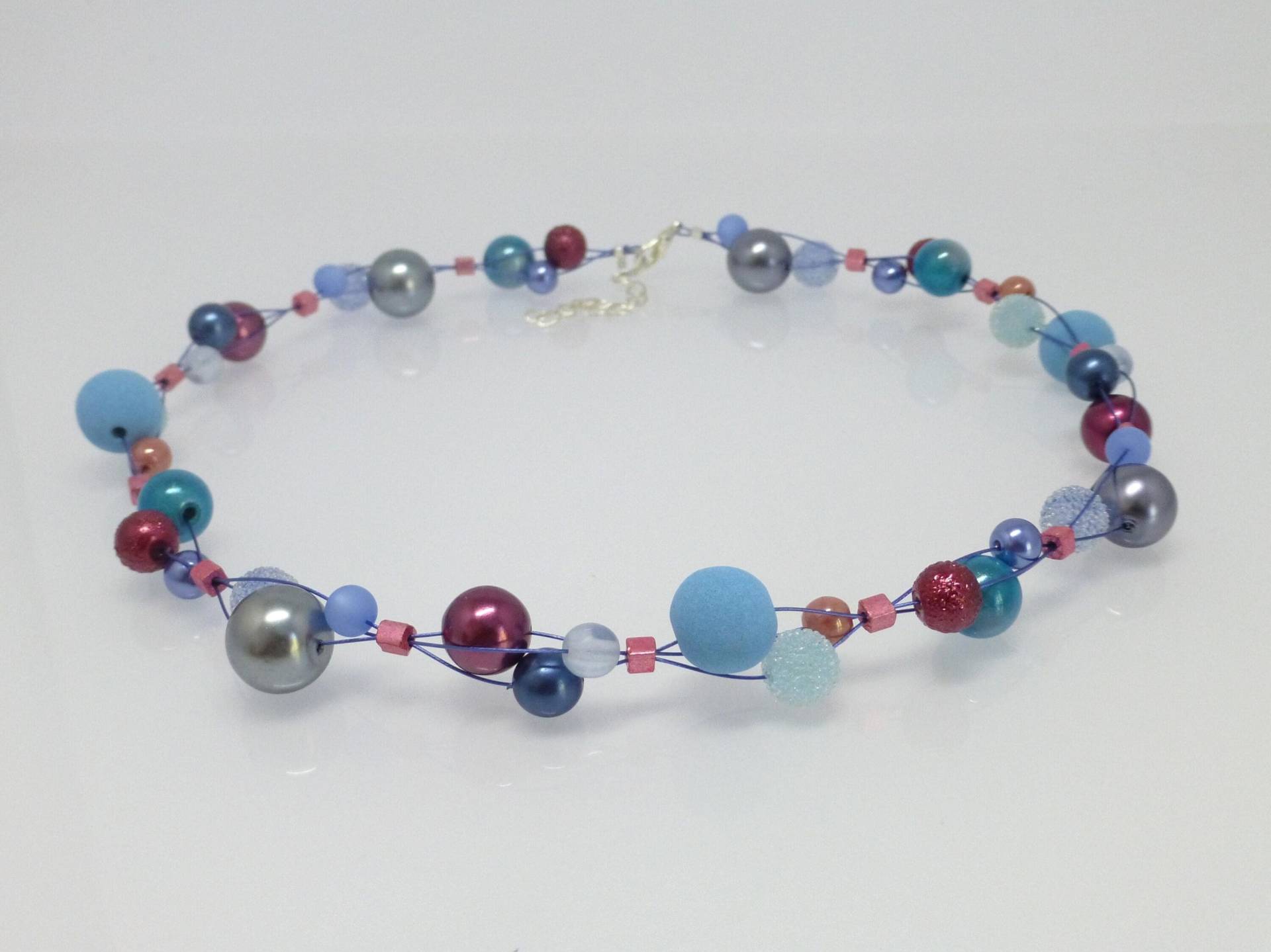 Halskette "Bubbles" Blau-Beere, Glasperlencollier, Drahtcollier von NettesSchmuckshop