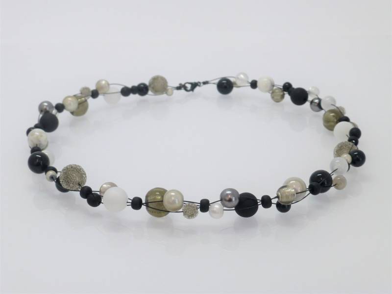 Halskette "Bubbles" Schwarz-Weiß-Grau, Glasperlencollier von NettesSchmuckshop