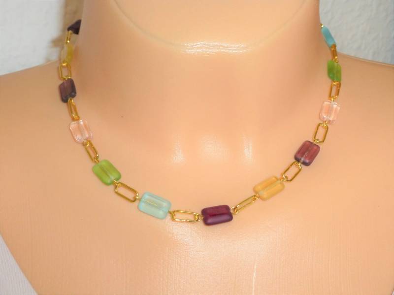 Halskette Glasperlen Rechteck Edelsteinfarben Bunt Mit Gold von NettesSchmuckshop