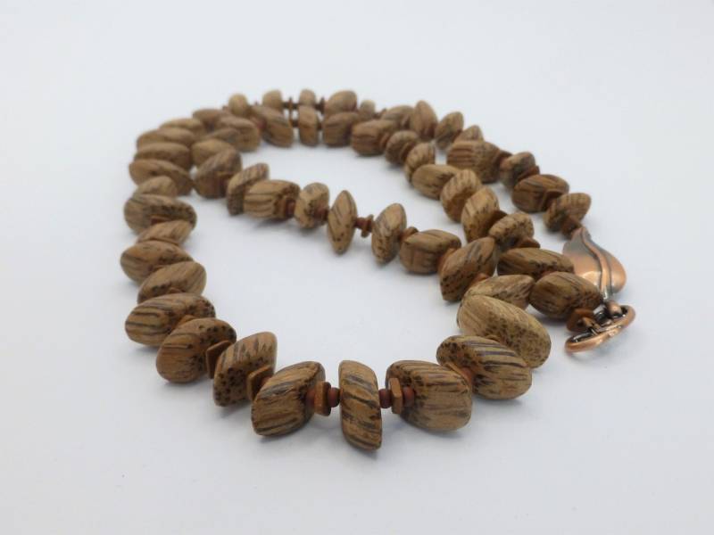 Halskette Holzperlen Nuggets, Holzkette von NettesSchmuckshop