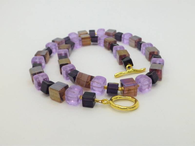 Halskette Würfel-Mix Flieder-Violett-Gold Halskette Würfel-Mix Flieder-Violett-Gold von NettesSchmuckshop