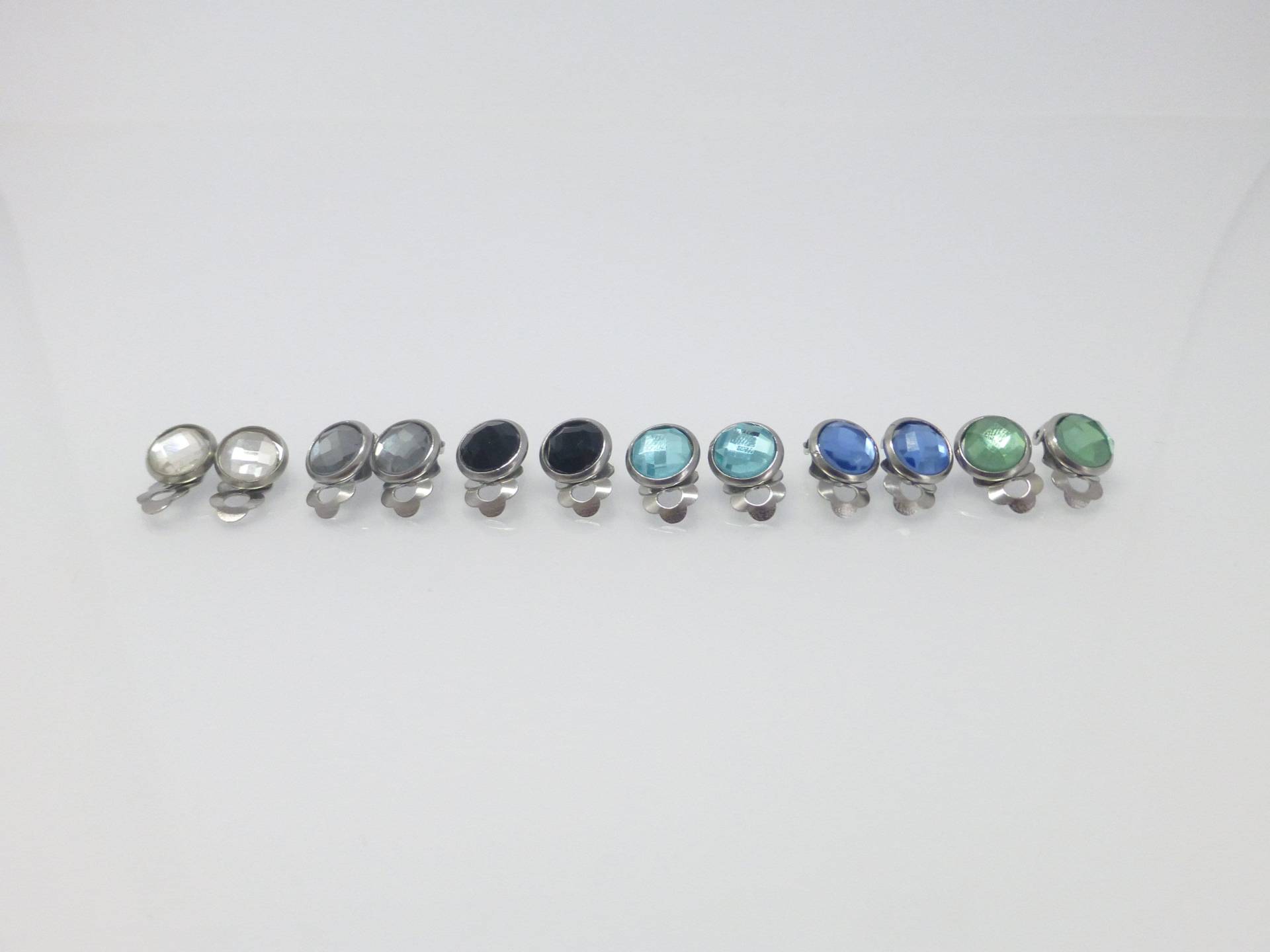 Kleine Ohrclips Glas-Cabochons 8mm Facettiert Edelstahl Viele Farben von NettesSchmuckshop