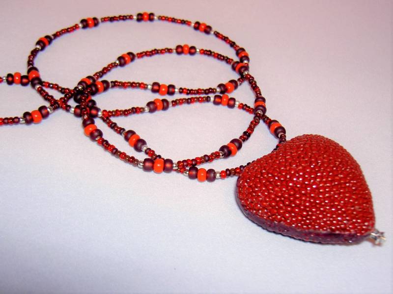 Lange Kette Mit Herz Leder Dunkelrot, Lederschmuck Lange Kette Mit Herz Leder Dunkelrot, Lederschmuck von NettesSchmuckshop