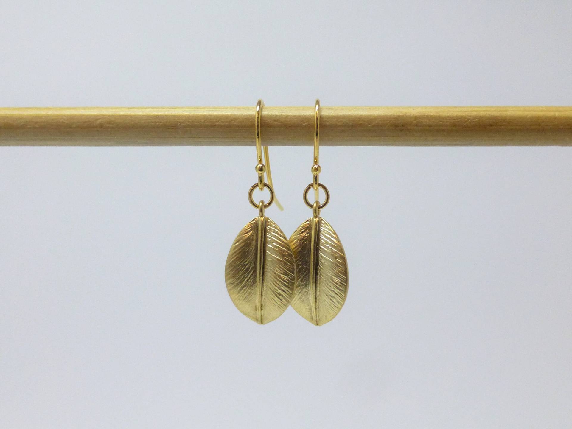 Lange Ohrhänger Mit Blatt Gold von NettesSchmuckshop