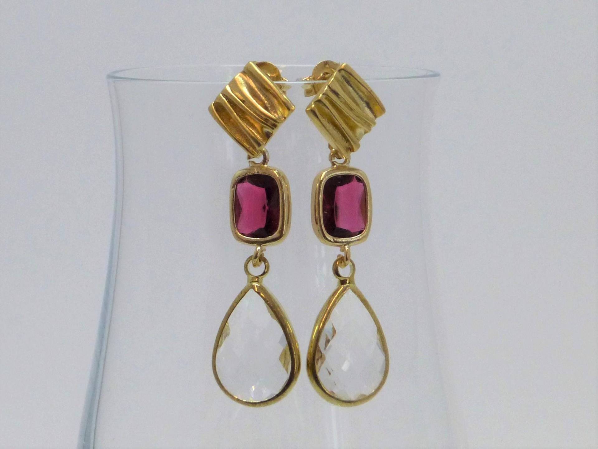 Lange Ohrstecker Gold Mit Kristalltropfen Dunkelrot Und Klar von NettesSchmuckshop