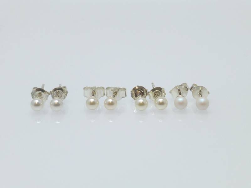 Mini Perlenohrstecker 4mm Weiß Creme Silber 925 Gold von NettesSchmuckshop