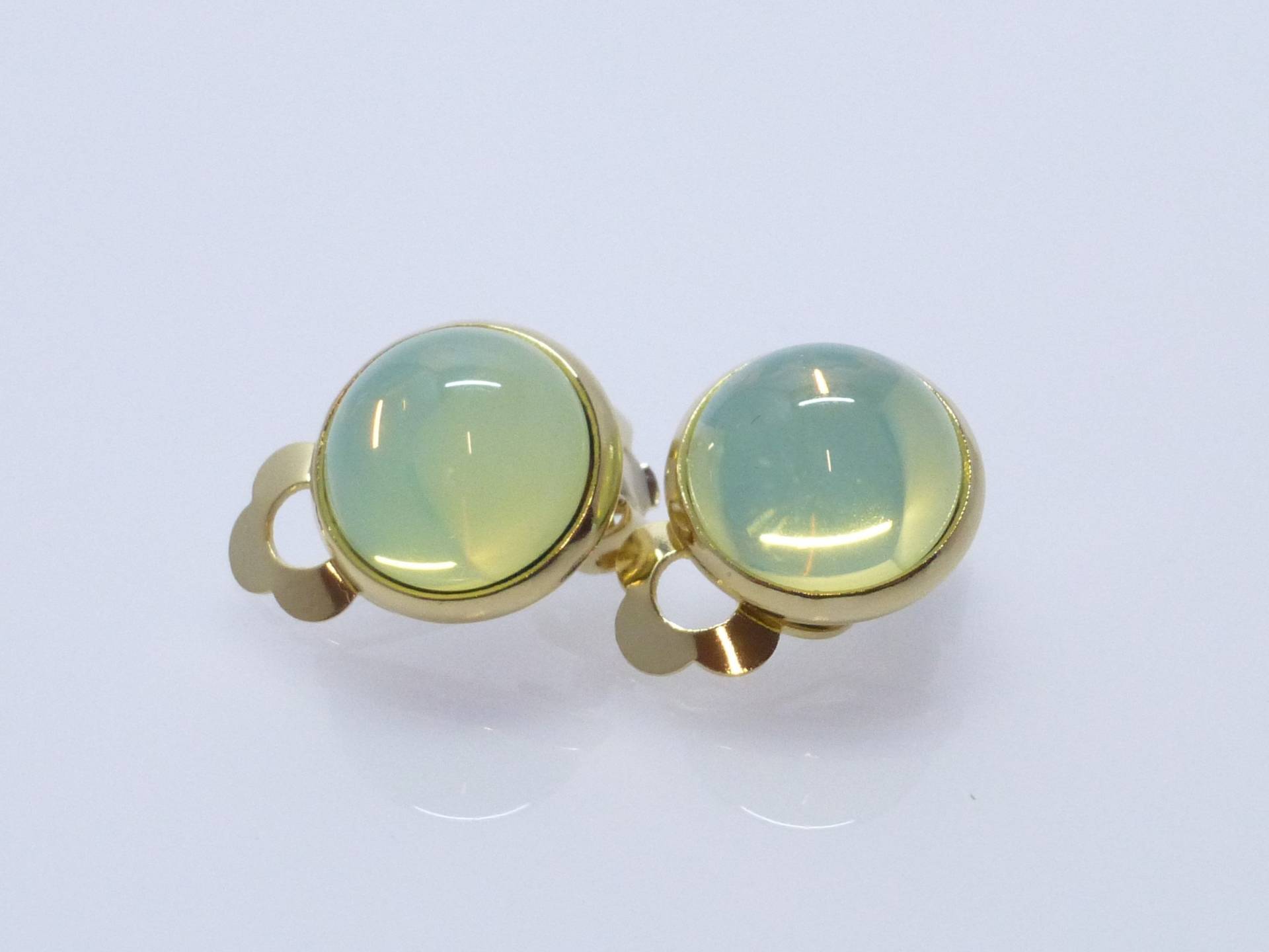 Ohrclips Cabochon Glas 10mm Hellgrün Opal Edelstahl Gold Ohrclips Cabochon Glas 10mm Hellgrün Opal Edelstahl Gold von NettesSchmuckshop