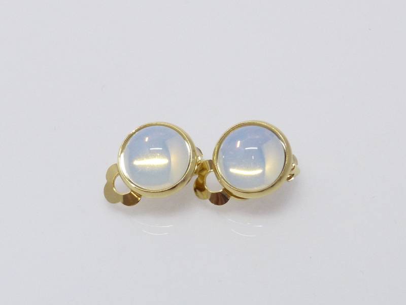 Ohrclips Cabochon Glas 10mm Weiß Opal Edelstahl Gold Ohrclips Cabochon Glas 10mm Weiß Opal Edelstahl Gold von NettesSchmuckshop