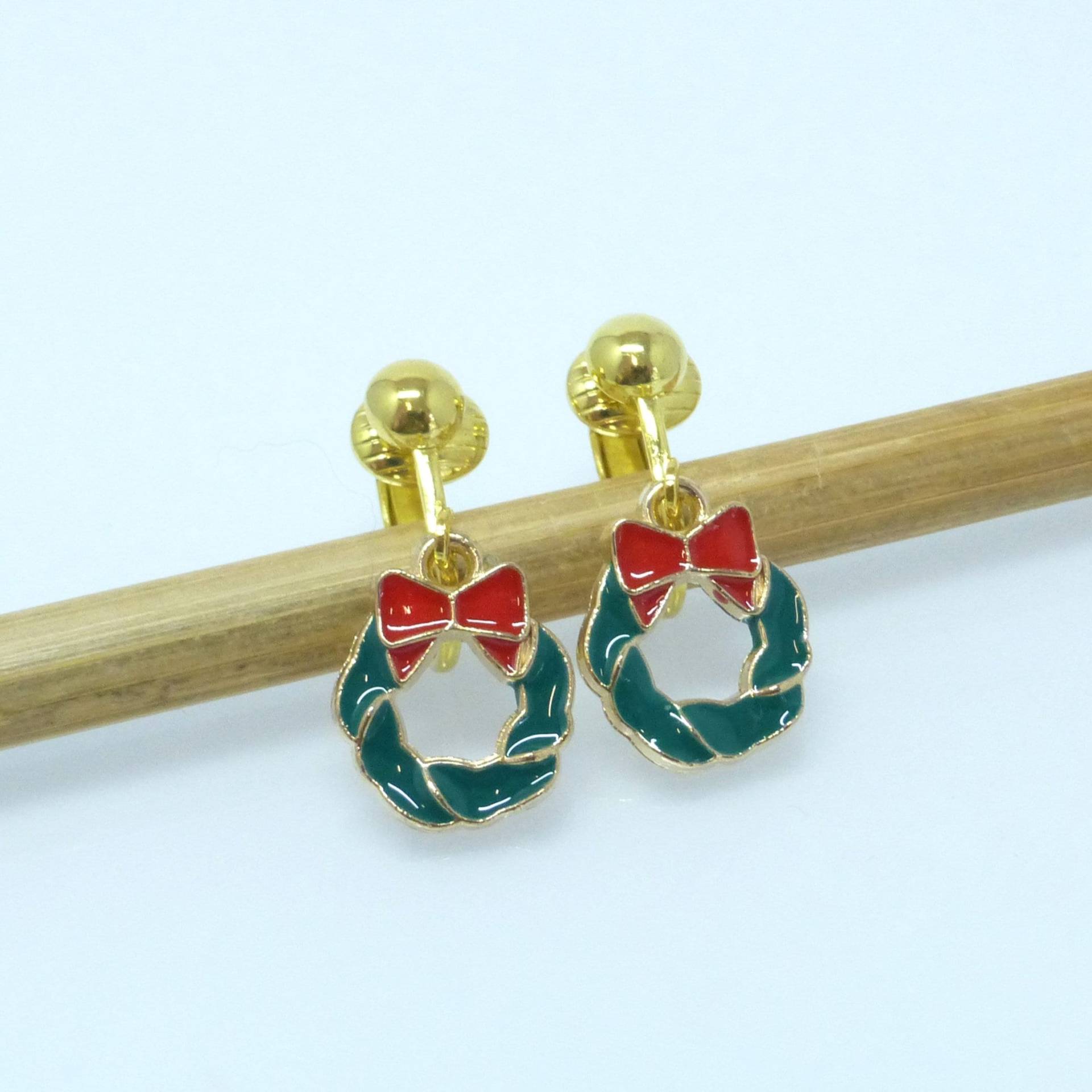 Ohrclips Emaille Weihnachtskranz Gold von NettesSchmuckshop