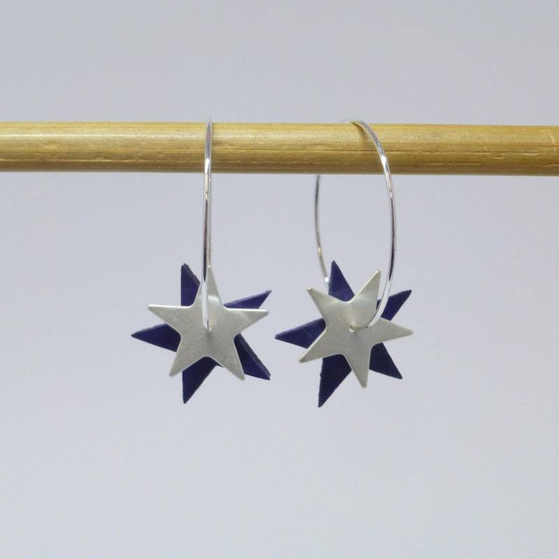 Zarte Creolen Silber Stern-Anhänger Leder Metall Blau Silber, Sternohrringe Zarte Creolen Silber Stern-Anhänger Leder Metall Blau Silber, Sternohrringe von NettesSchmuckshop