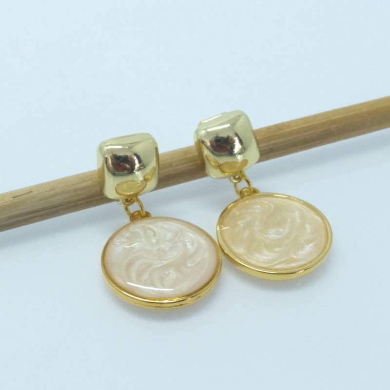 statement-Ohrclips Mit Emaille-Anhänger Rosa Perlmutt von NettesSchmuckshop