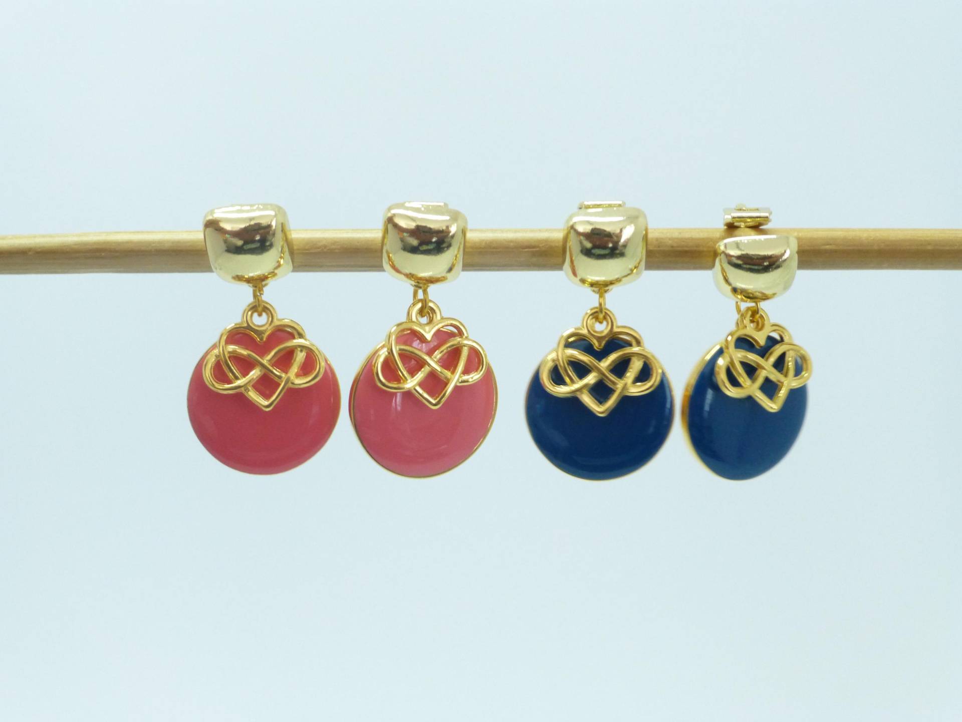 statement-Ohrclips Mit Emaille-Anhänger von NettesSchmuckshop