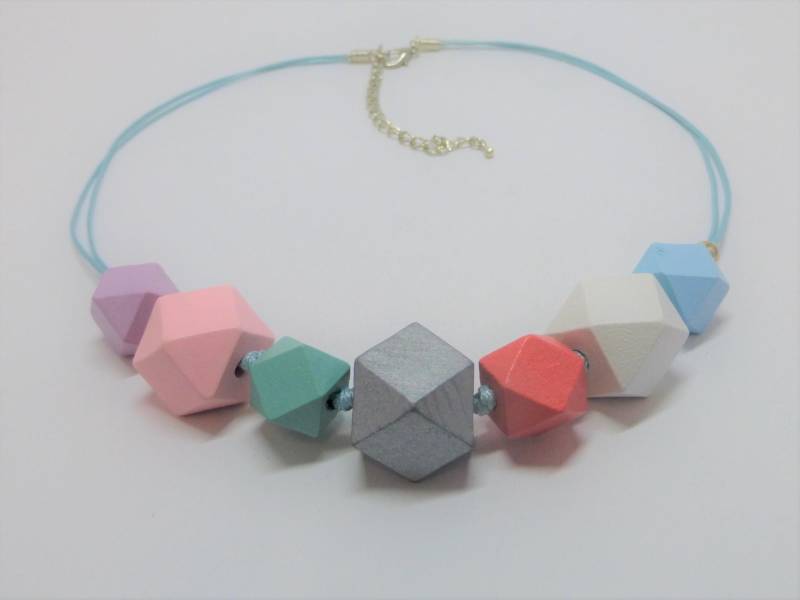 statementkette Holzperlen Polygon Pastell , Bib-Kette, Holzkette statementkette Holzperlen Polygon Pastell , Bib-Kette, Holzkette von NettesSchmuckshop