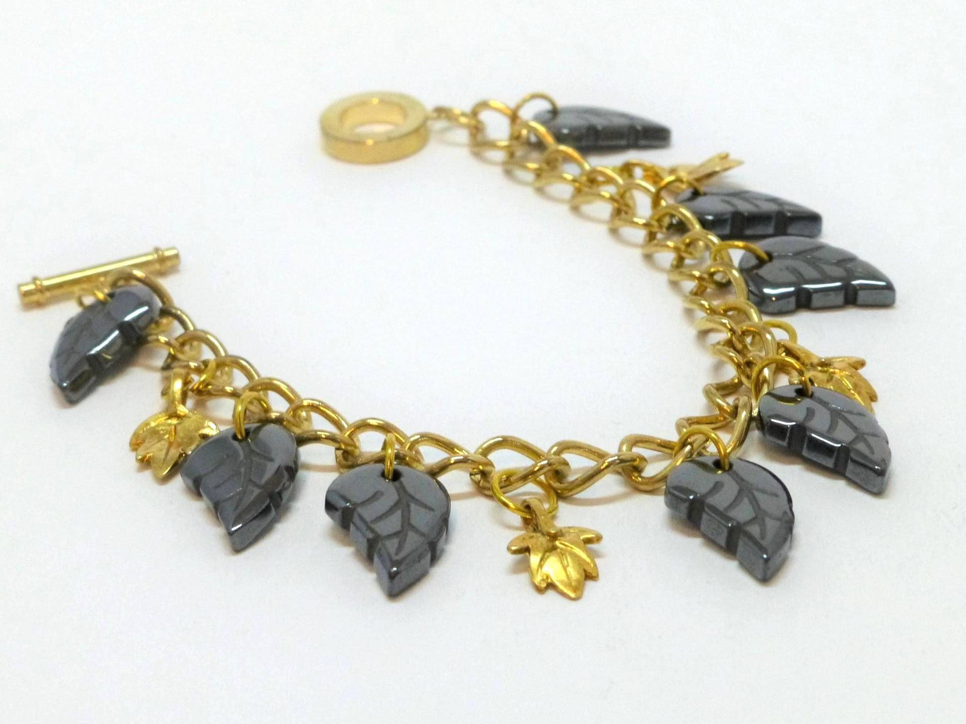 Bettelarmband Gold Blatt-Anhänger Hämatit von NettesSchmuckwerk