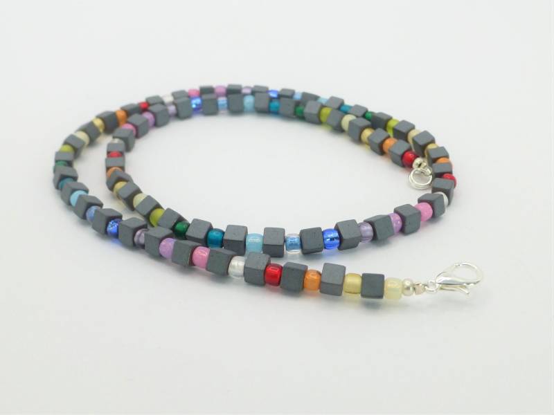 Halskette Hämatit Matt Würfel Mit Glasperlen Regenbogen von NettesSchmuckwerk