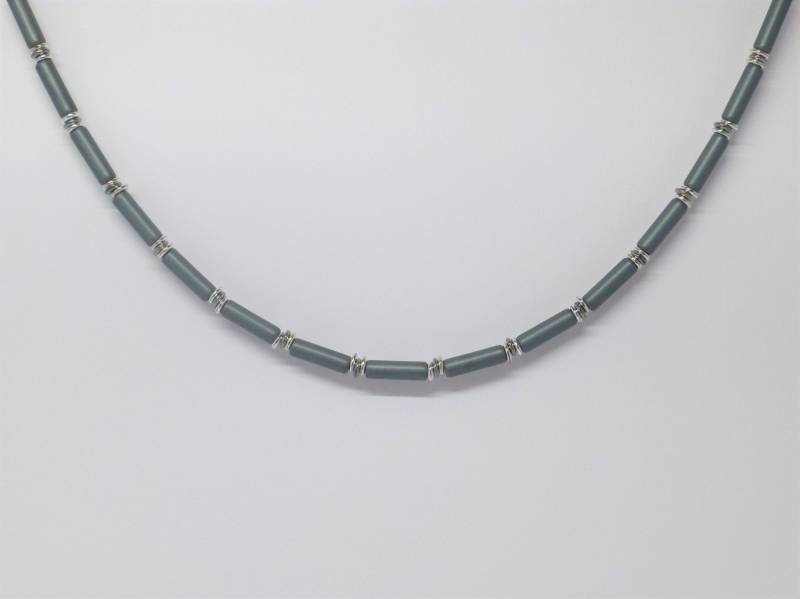 Halskette Hämatit Walzen Matt Mit Glasringen Silber Halskette Hämatit Walzen Matt Mit Glasringen Silber von NettesSchmuckwerk
