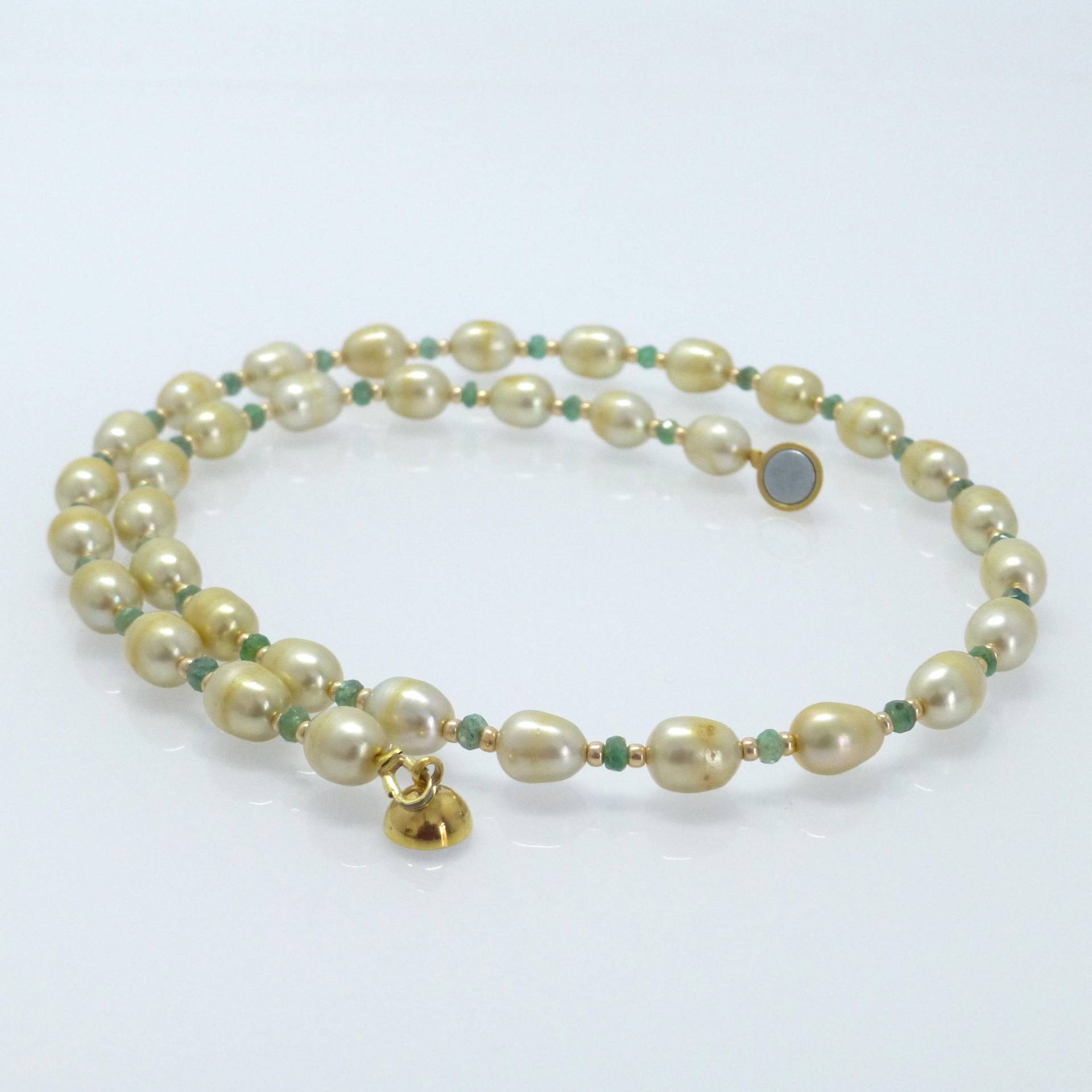 Halskette Perlen Gelbgrün Mit Smaragd-Rondellen von NettesSchmuckwerk