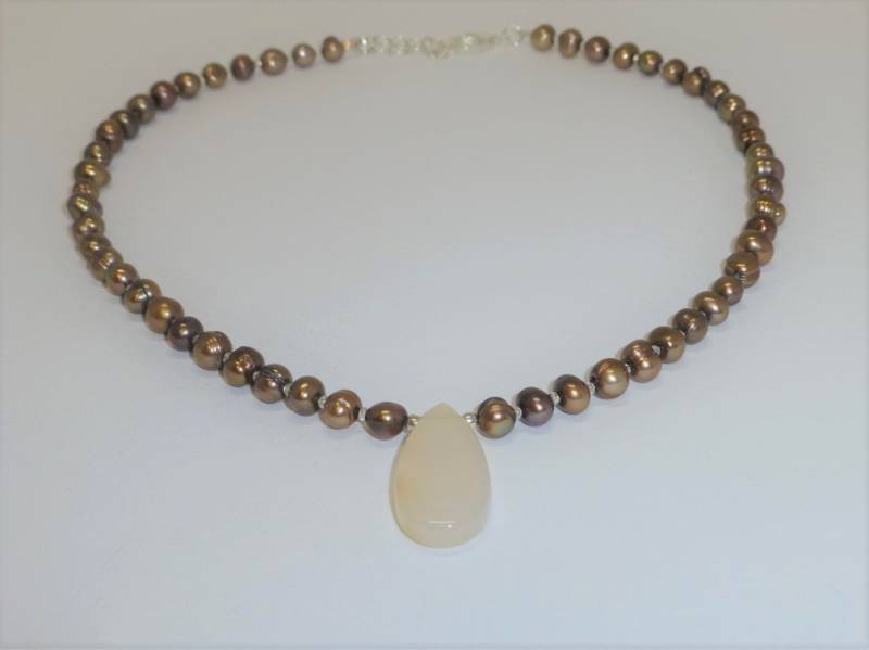 Halskette Süsswasser-Perlen Braun Mit Achat-Tropfen, Perlenkette von NettesSchmuckwerk