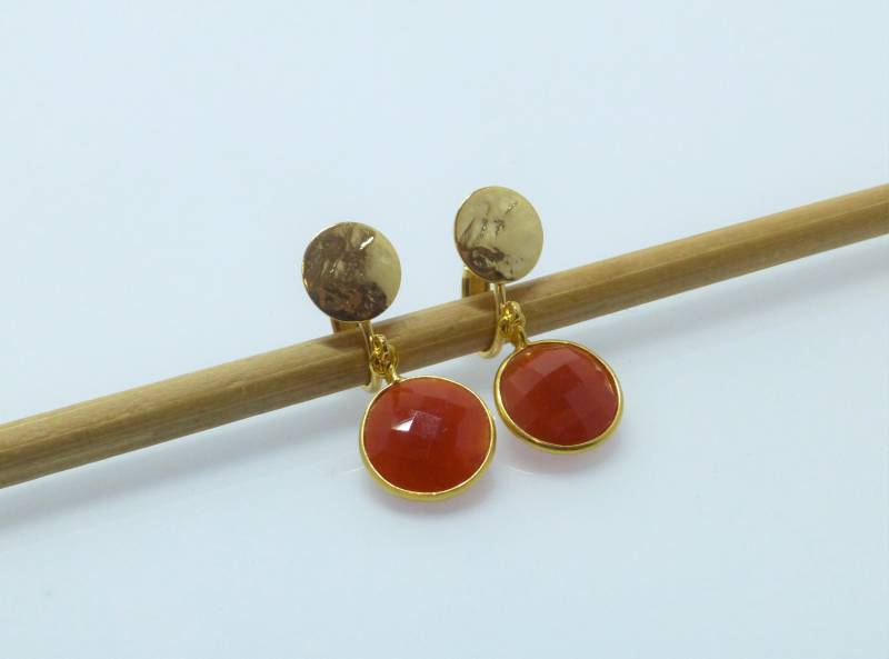 Lange Ohrclips Vergoldet Anhänger Karneol Münze Schachbrett von NettesSchmuckwerk