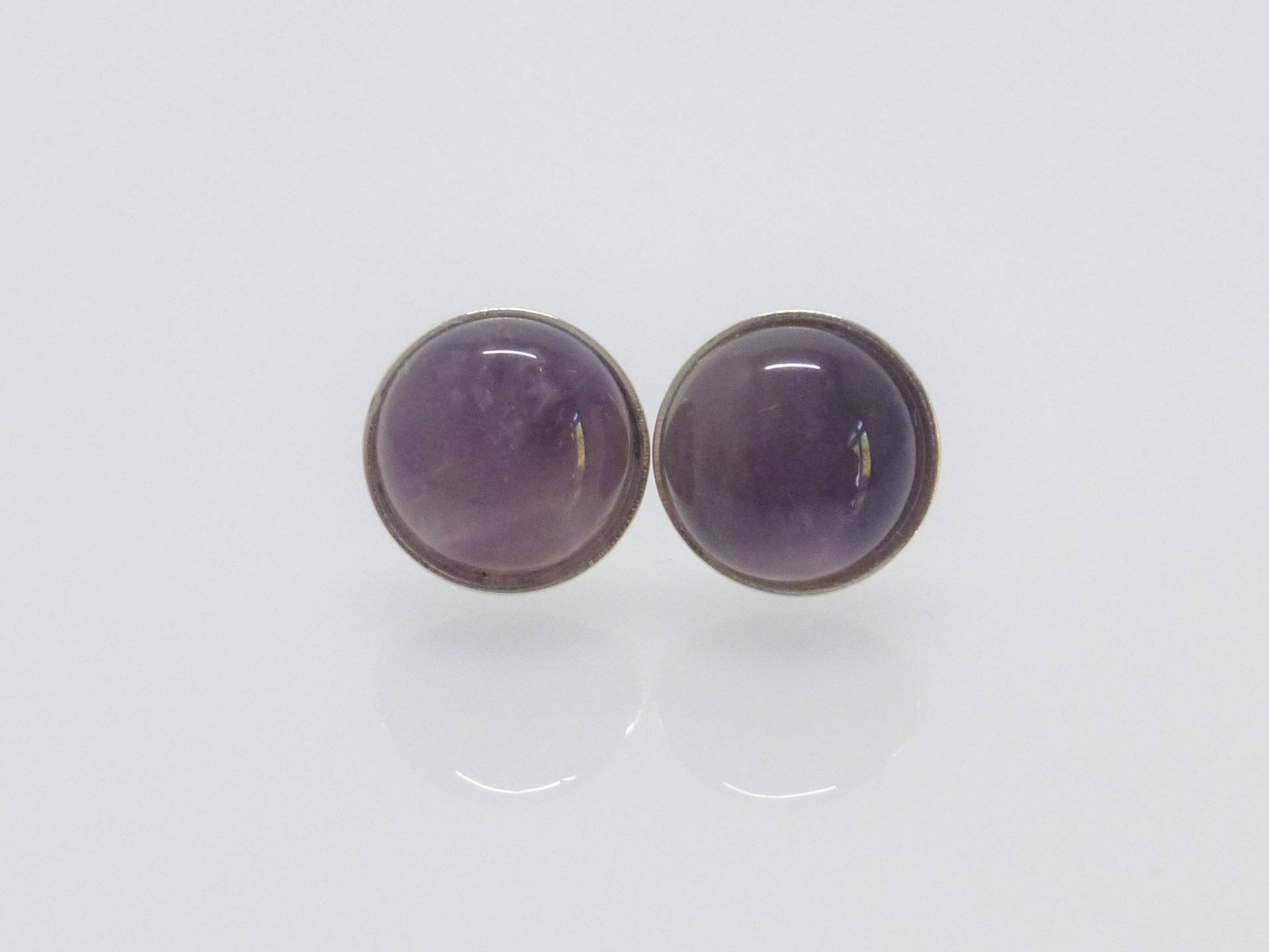 Ohrstecker Amethystquarz Cabochon 10mm Silber 925 von NettesSchmuckwerk