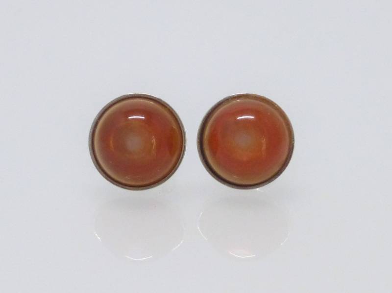 Ohrstecker Perlmutt Cabochons Kupfer-Orange 10mm Silber 925 von NettesSchmuckwerk