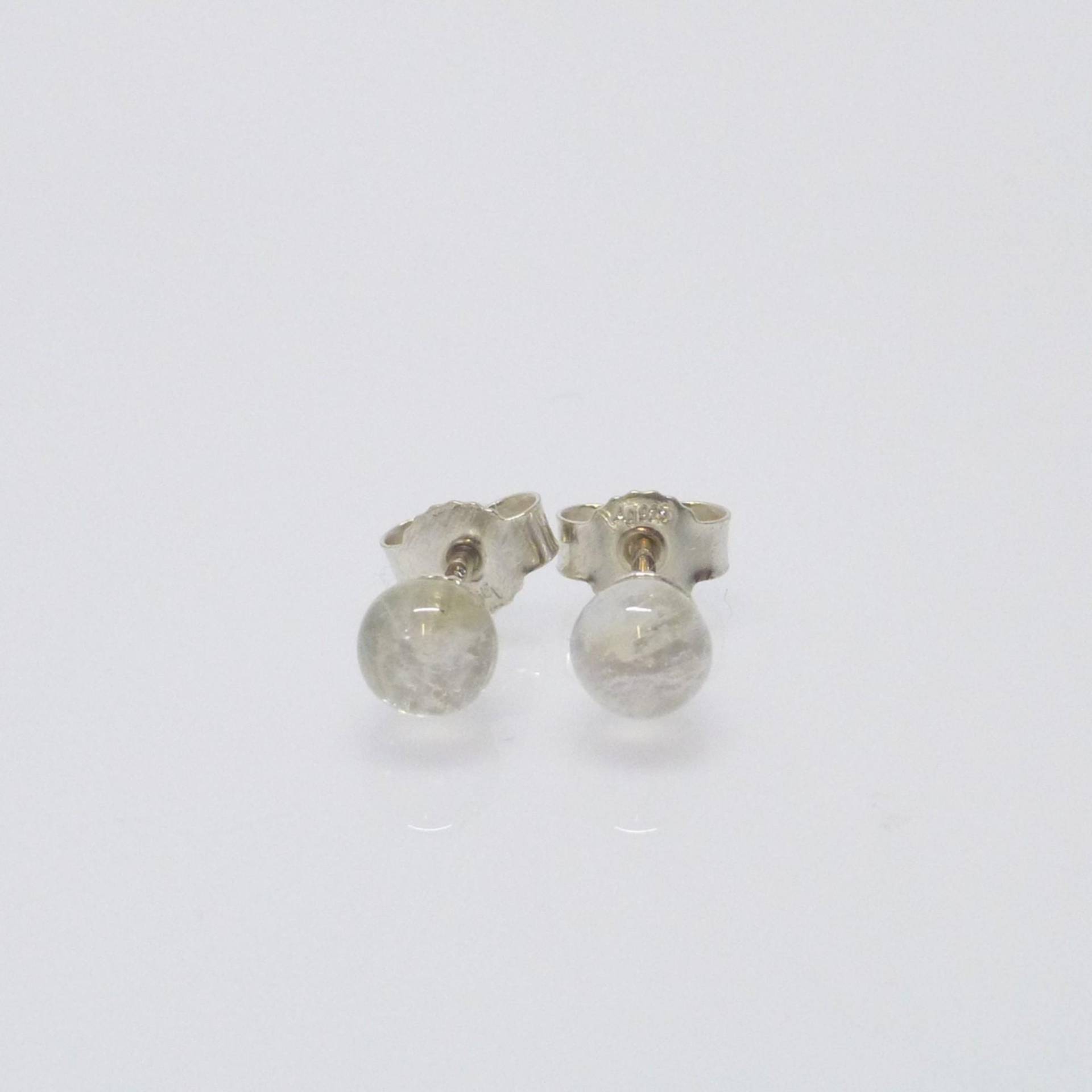 Ohrstecker Regenbogen-Mondstein Weiß Kugel 5mm Silber 925 von NettesSchmuckwerk