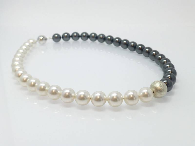 Perlenkette 12mm Black & White Mit Silberkugel von NettesSchmuckwerk