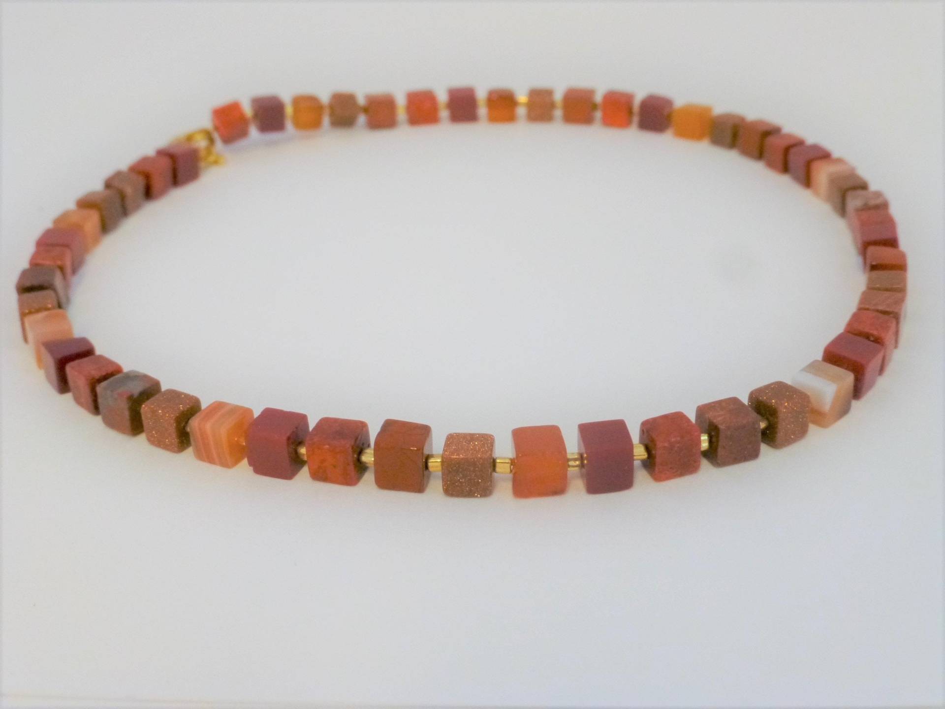 Würfelkette Koralle Karneol Jaspis Mit Gold von NettesSchmuckwerk