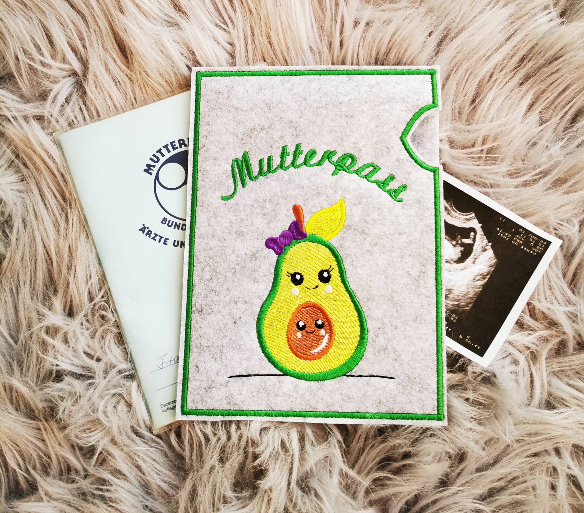 Mutterpasshülle Aus Filz in Grau/Mutterpass Filzhülle Avocado Mutterpasshülle Aus Filz in Grau/Mutterpass Filzhülle Avocado von NettisAllerlei