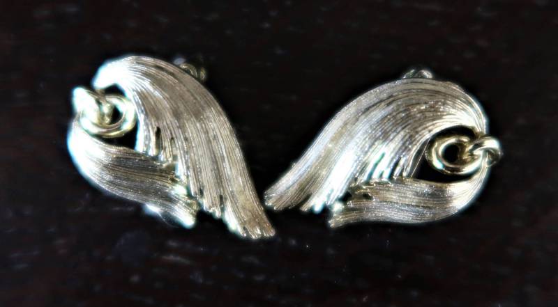 Vintage Lisner Gold Ton Blatt Ohrclips Vintage Lisner Gold Ton Blatt Ohrclips von Netty805