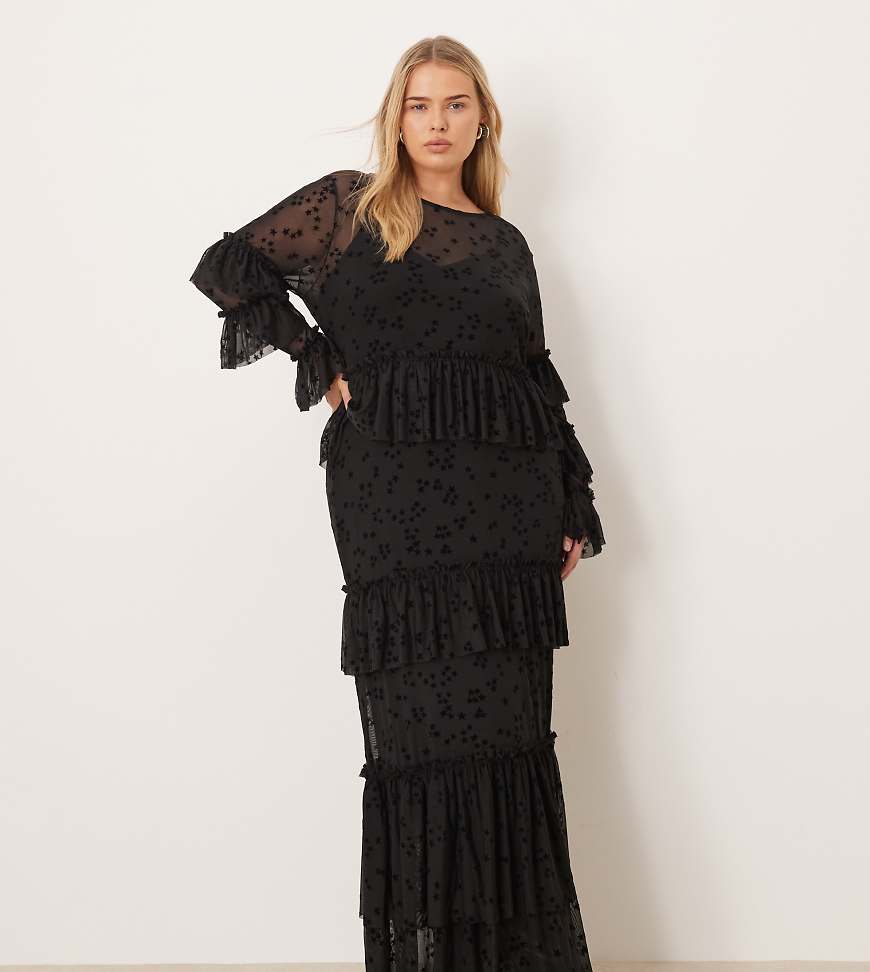Never Fully Dressed Plus - Maxikleid aus Ausbrennersamt in Schwarz mit Rüschen und Sternmuster Never Fully Dressed Plus - Maxikleid aus Ausbrennersamt in Schwarz mit Rüschen und Sternmuster von Never Fully Dressed Plus