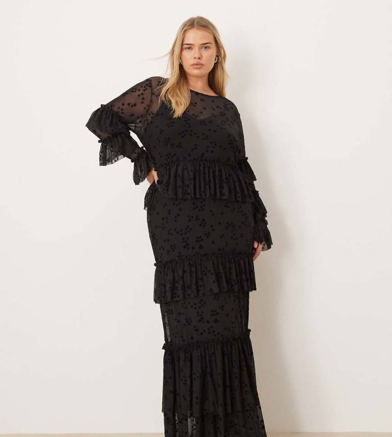Never Fully Dressed Plus - Maxikleid aus Ausbrennersamt in Schwarz mit Rüschen und Sternmuster von Never Fully Dressed Plus