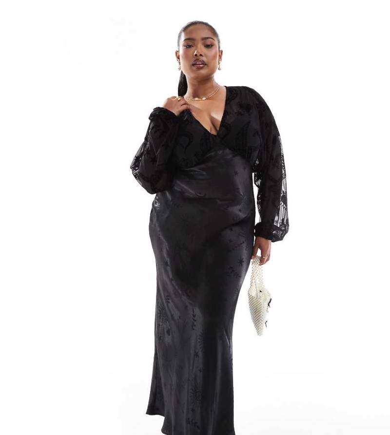 Never Fully Dressed Plus - Maxikleid aus Satin in Schwarz mit transparenten Ärmeln mit Kontrastdesign von Never Fully Dressed Plus