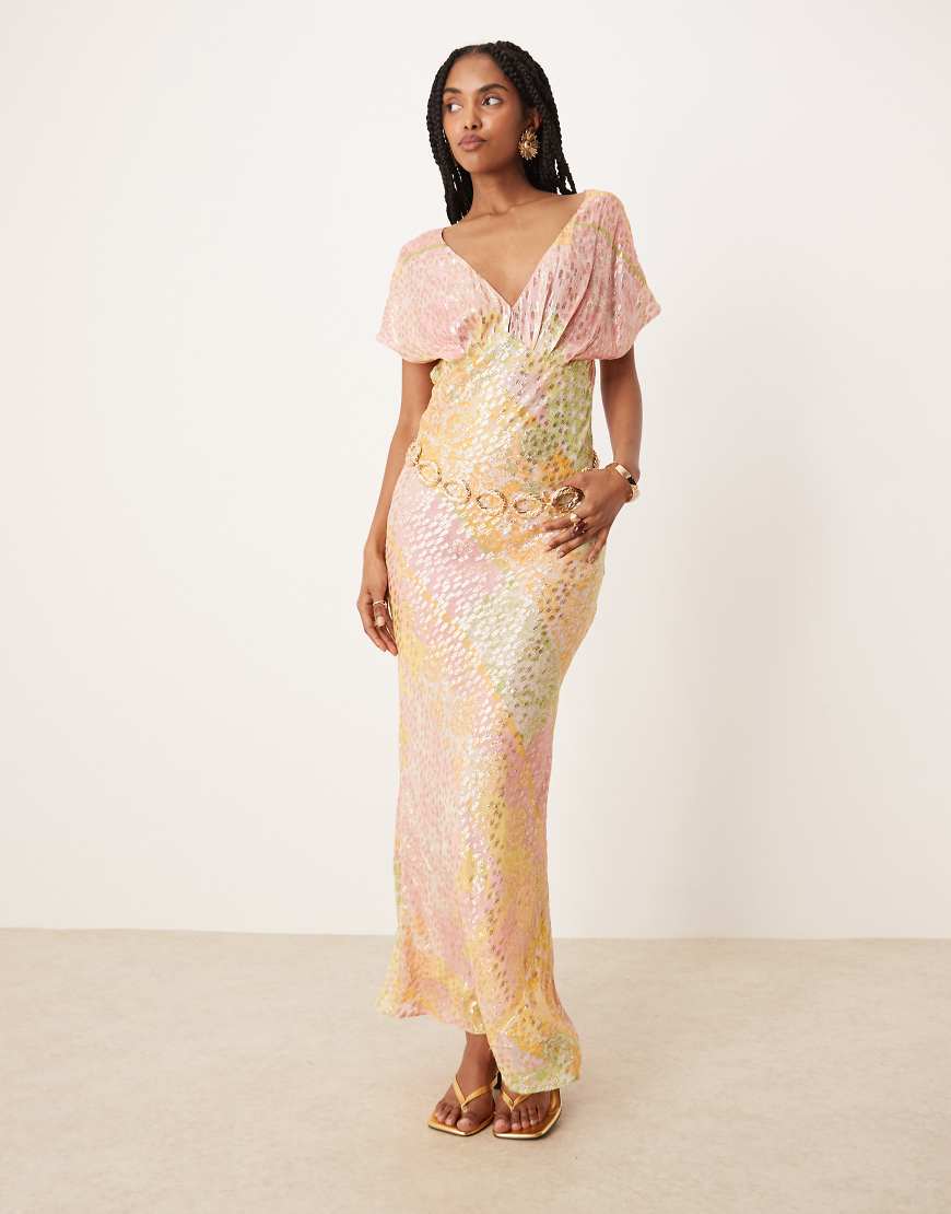Never Fully Dressed - Boho-Maxikleid in Pastell-Ombré in Metallic-Optik-Bunt Never Fully Dressed - Boho-Maxikleid in Pastell-Ombré in Metallic-Optik-Bunt von Never Fully Dressed