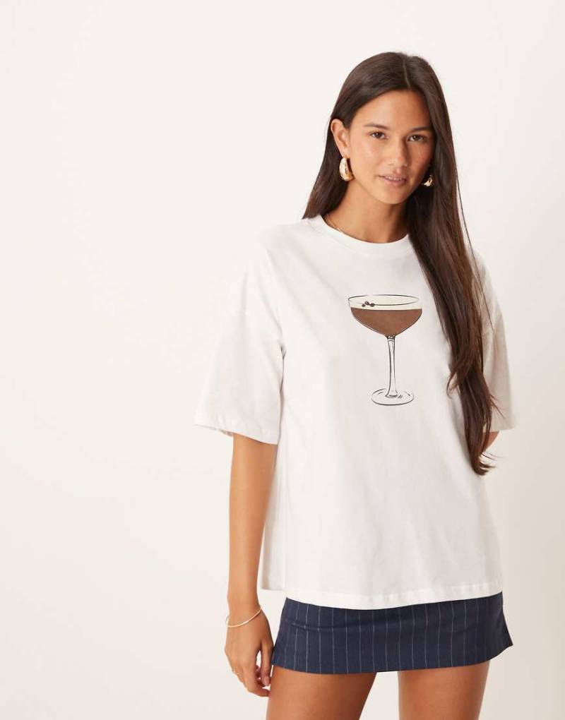 Never Fully Dressed - Espresso Martini - T-Shirt in Weiß-Braun von Never Fully Dressed