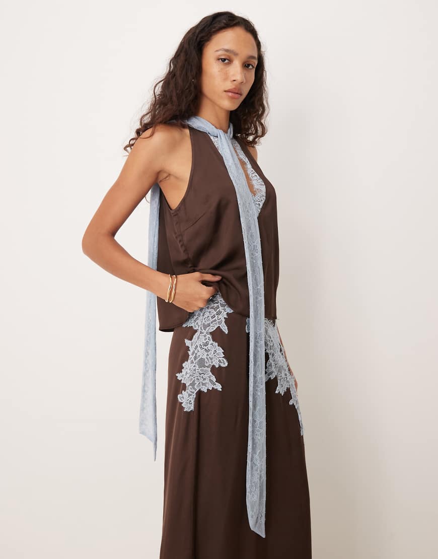 Never Fully Dressed - Hochgeschlossenes Oberteil in Schokobraun mit Spitzenborte, Kombiteil-Brown von Never Fully Dressed