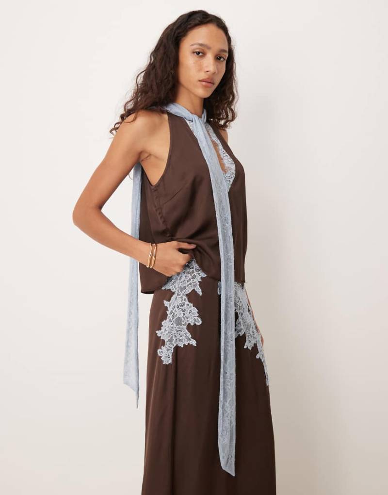 Never Fully Dressed - Hochgeschlossenes Oberteil in Schokobraun mit Spitzenborte, Kombiteil-Brown von Never Fully Dressed