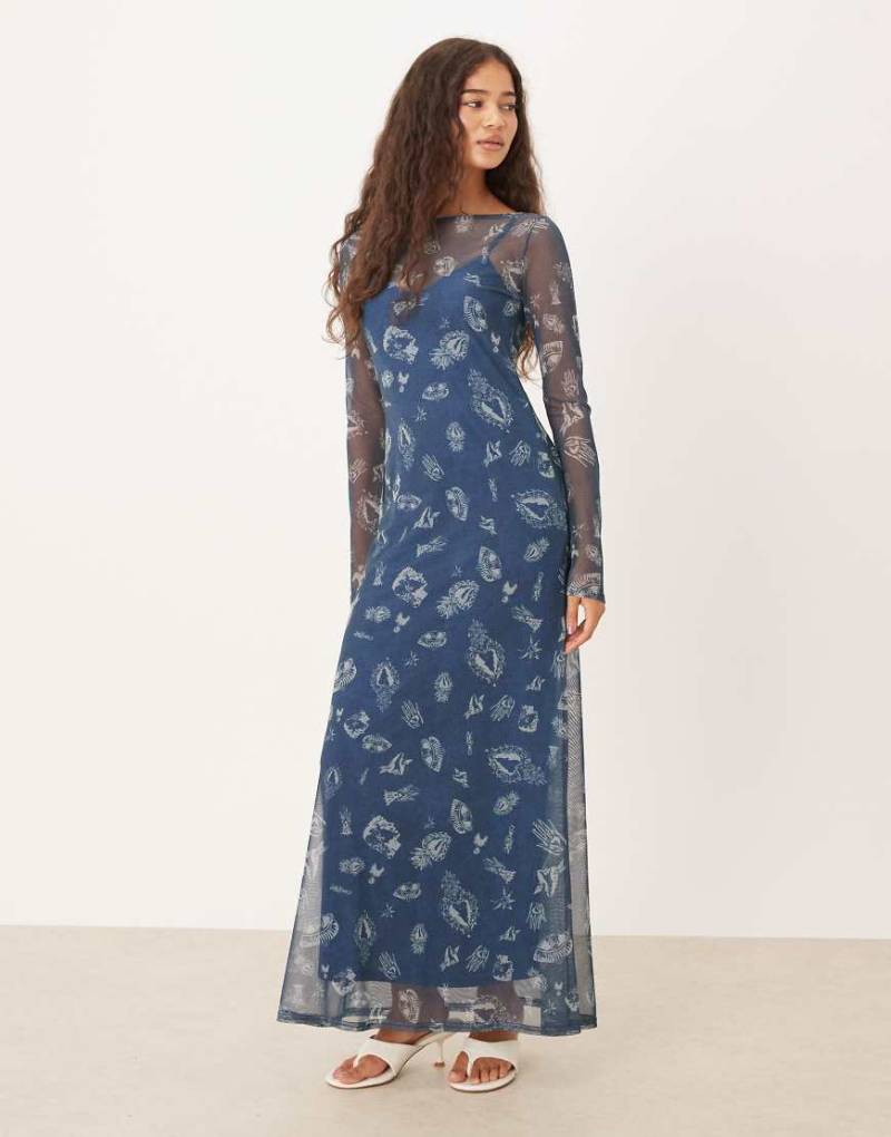 Never Fully Dressed - Langärmeliges Maxikleid aus Netzstoff mit Denim-Motivdruck-Blau von Never Fully Dressed