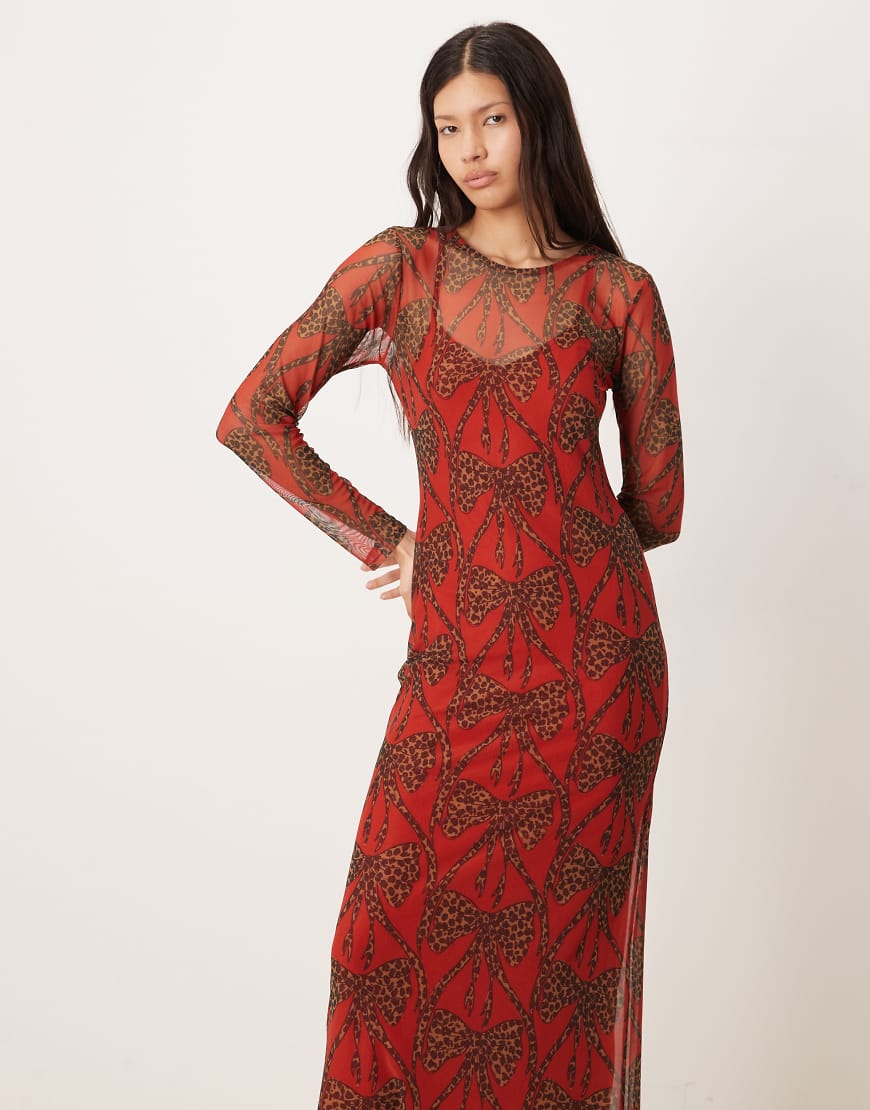 Never Fully Dressed - Maxikleid aus Mesh in Rot mit Schleifenprint mit Leopardenmuster von Never Fully Dressed