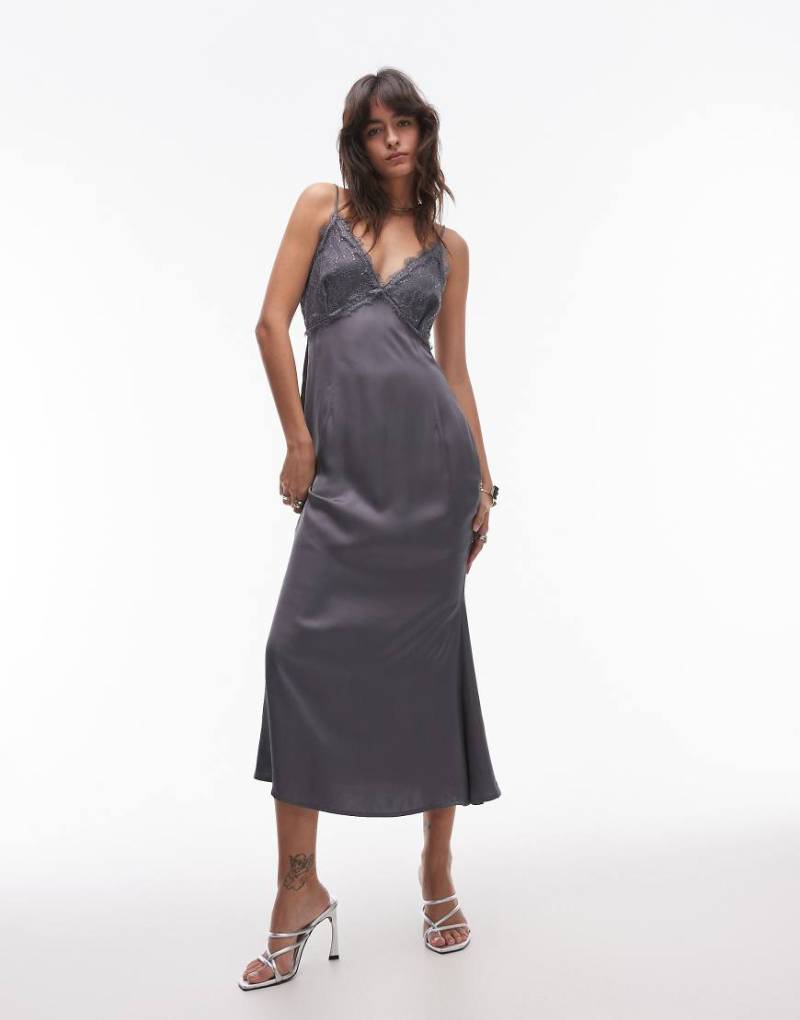 Never Fully Dressed - Midaxi-Kleid in Grau mit kontrastierendem Spitzeneinsatz von Never Fully Dressed